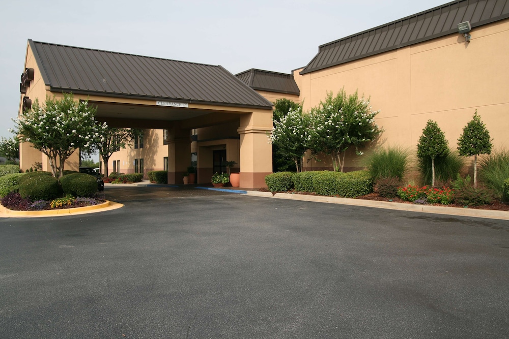 Hampton Inn Perry, GA 1/47
