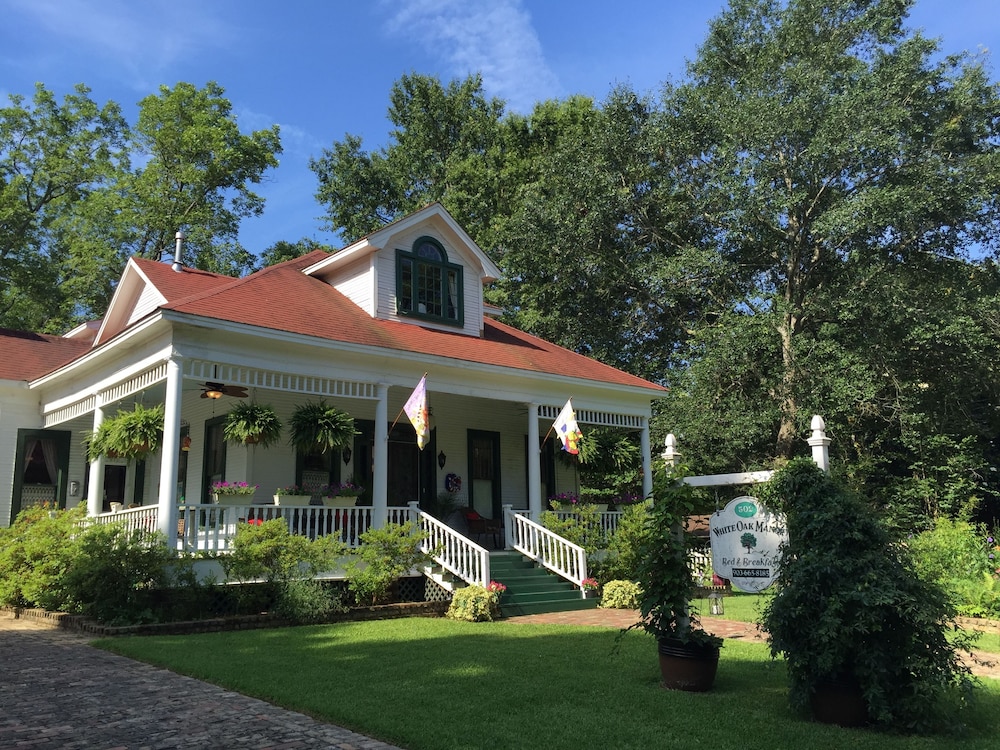 White Oak Manor Bed Breakfast 2/44