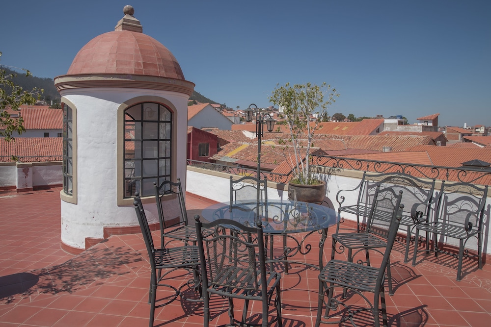 Hotel Monasterio 37/50