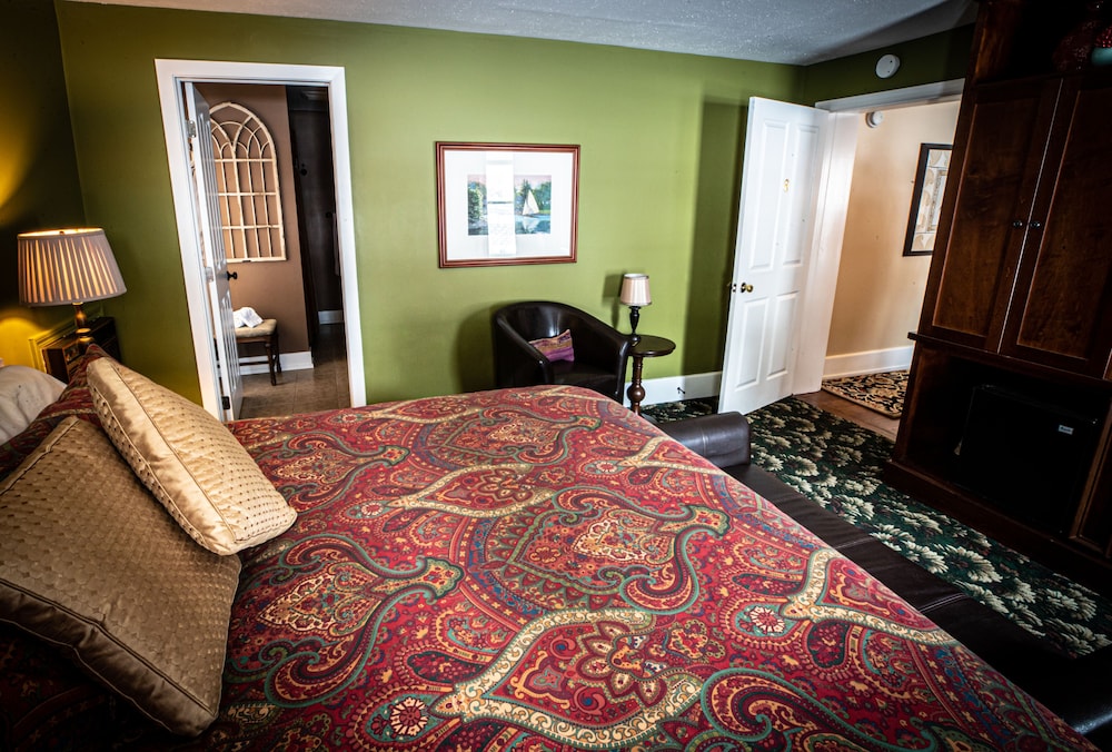Twin Oaks Inn 10/69
