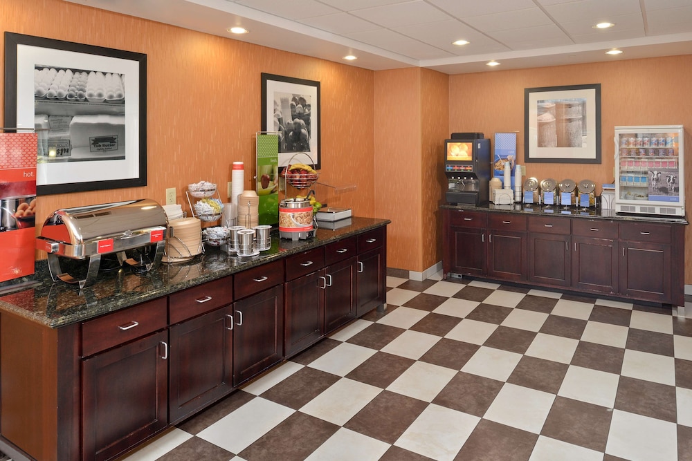 Hampton Inn Muscatine 7/35