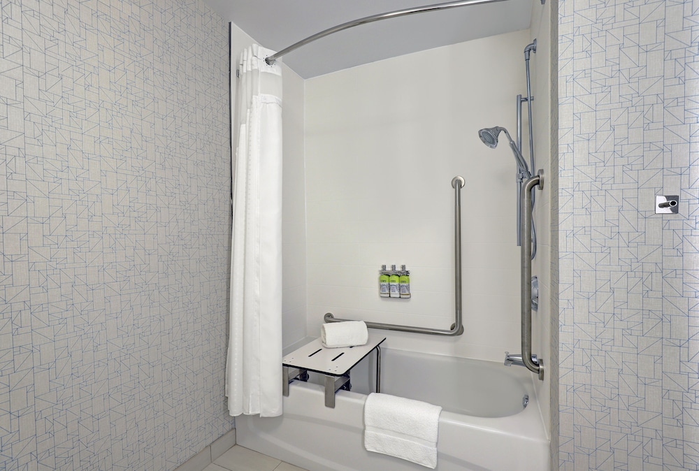 Holiday Inn Express Kingston West 22/60