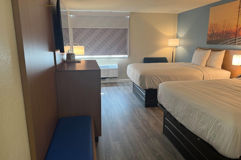 Days Inn & Suites by Wyndham Festus 22/60