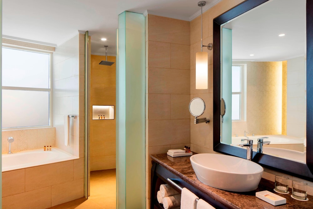 Sheraton Sharjah Beach Resort Spa 10/58