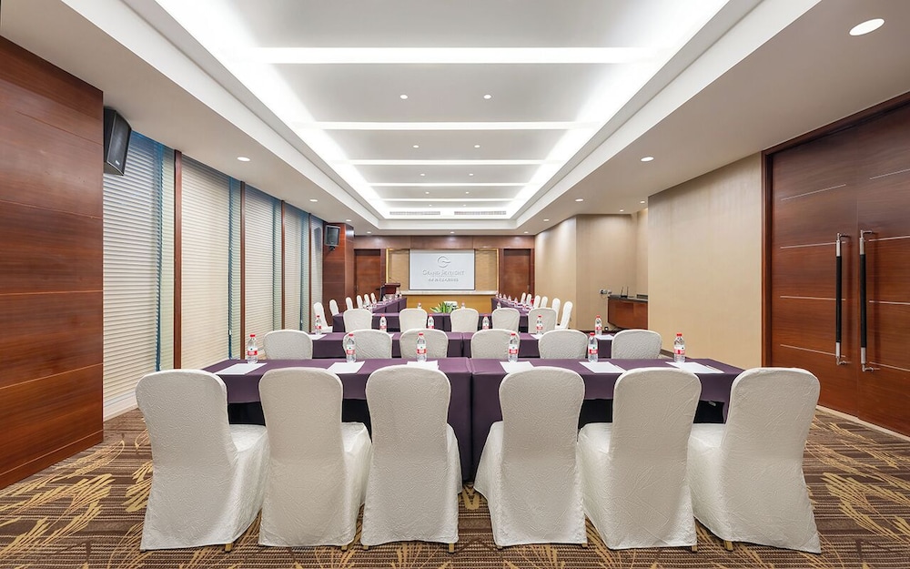 Grand Skylight International Hotel Guanlan 35/50
