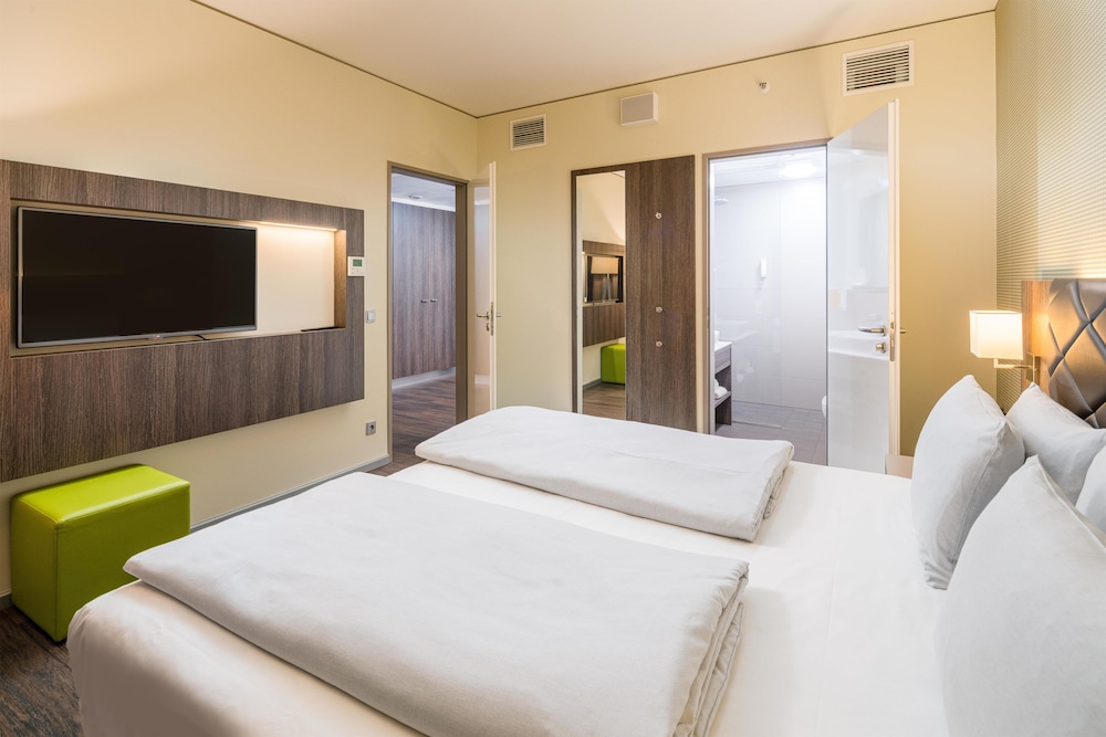 Superior, Apartment, King Bed, Corner