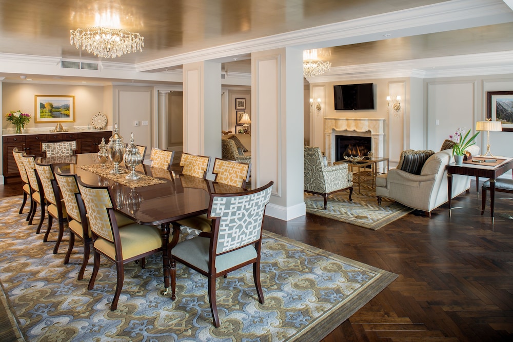 THE BROADMOOR 44/73