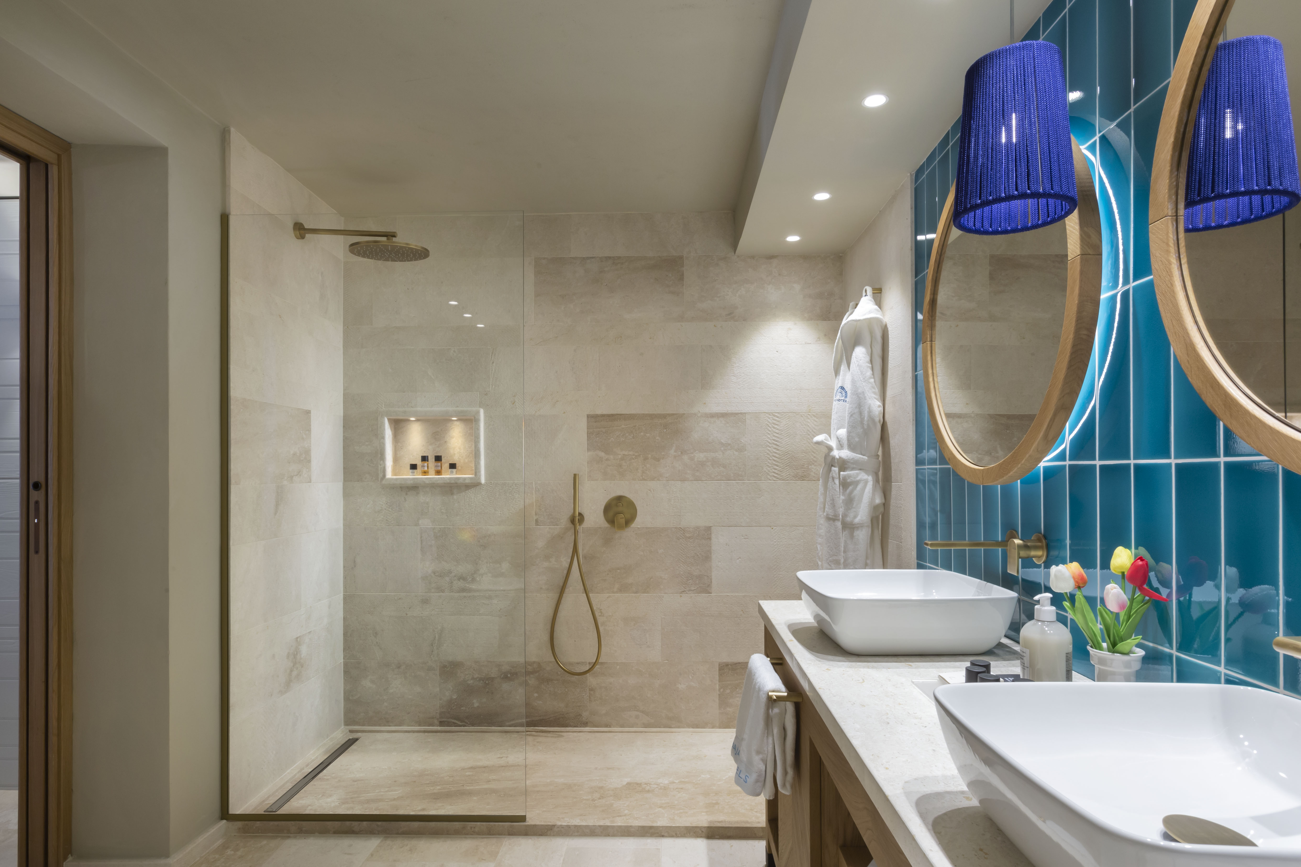 Garden Suite, Residence
