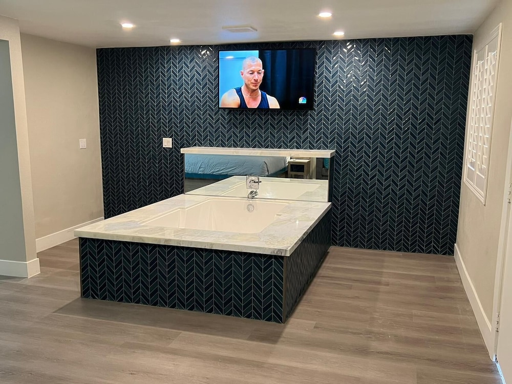 Super 8 by Wyndham Oceanside Downtown 12/50