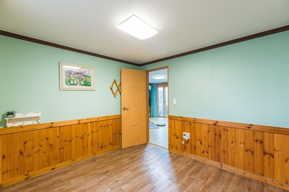 Yeongdeok Sora Pension 6/50
