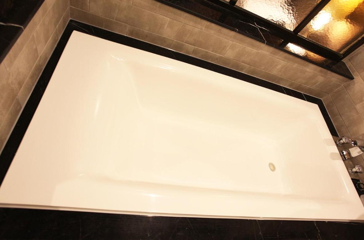 Ahava Hotel 37/39