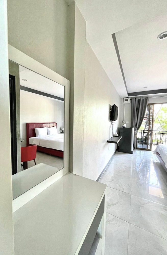 Smaids Room 2/64