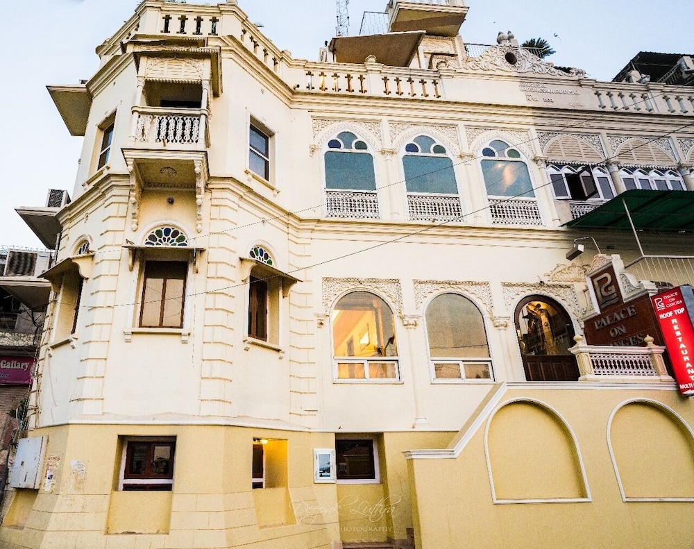 PALACE ON GANGES 2/50