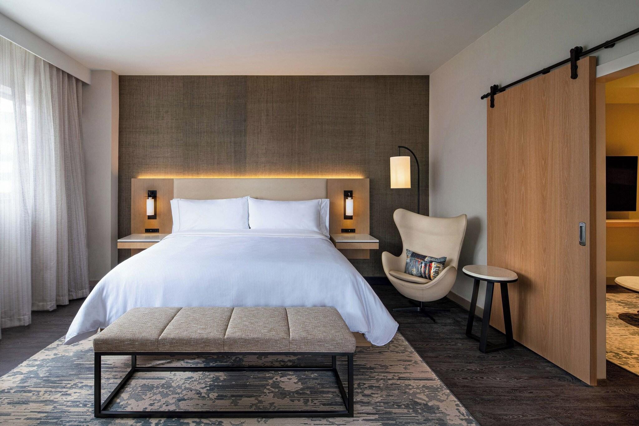 Suite, King Bed