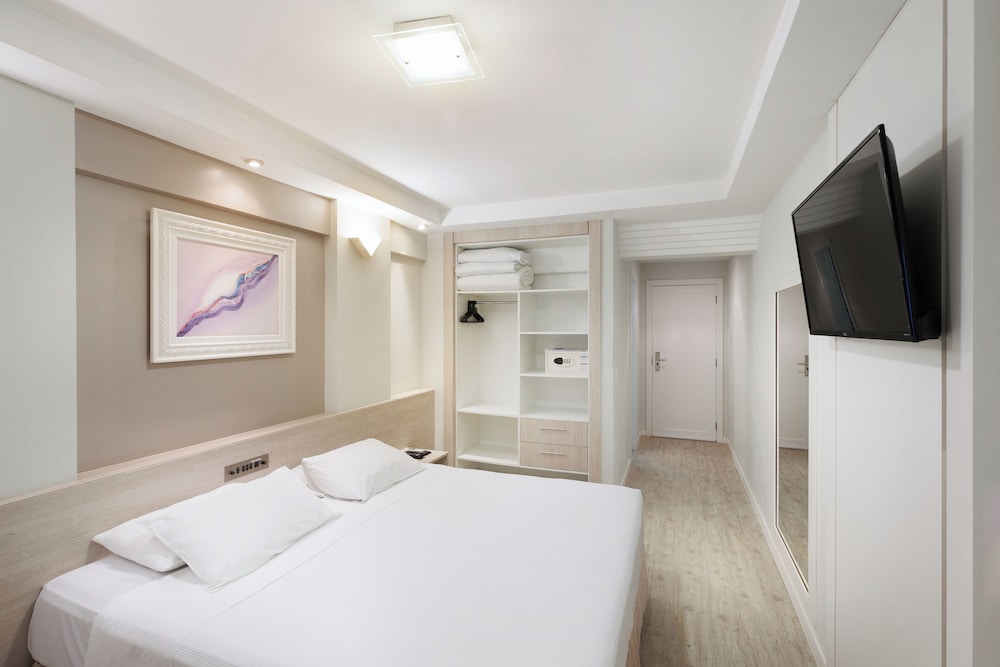 Miramar Hotel 12/70