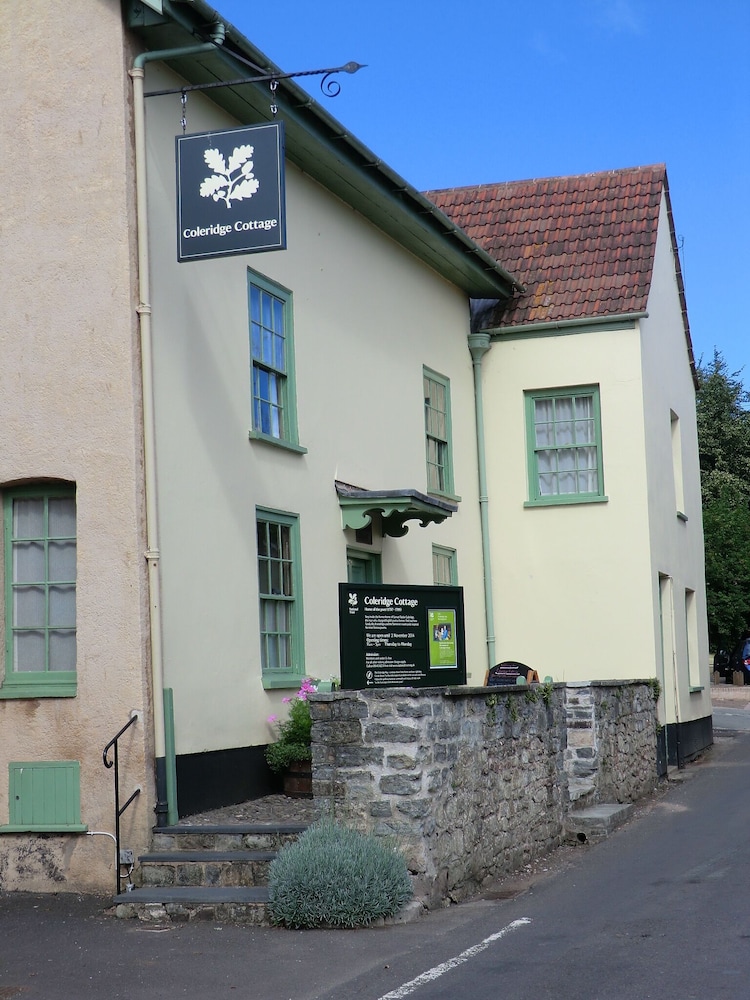 Castle Of Comfort Hotel & Restaurant 1/40