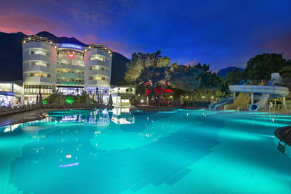 Catamaran Resort Hotel 3/71