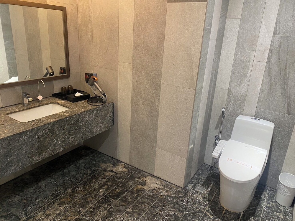 Puli Ease Hotel 57/60
