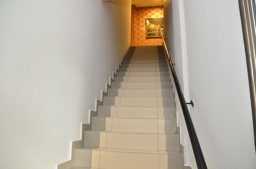 D'metro Hotel 49/61
