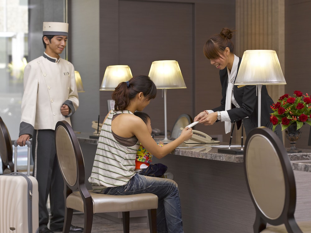 CHECK inn SELECT Taichung Dadun 33/48