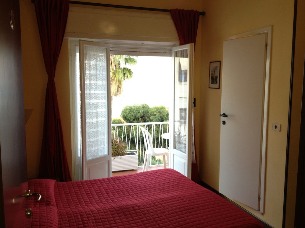 NETTUNO HOTEL 3/24