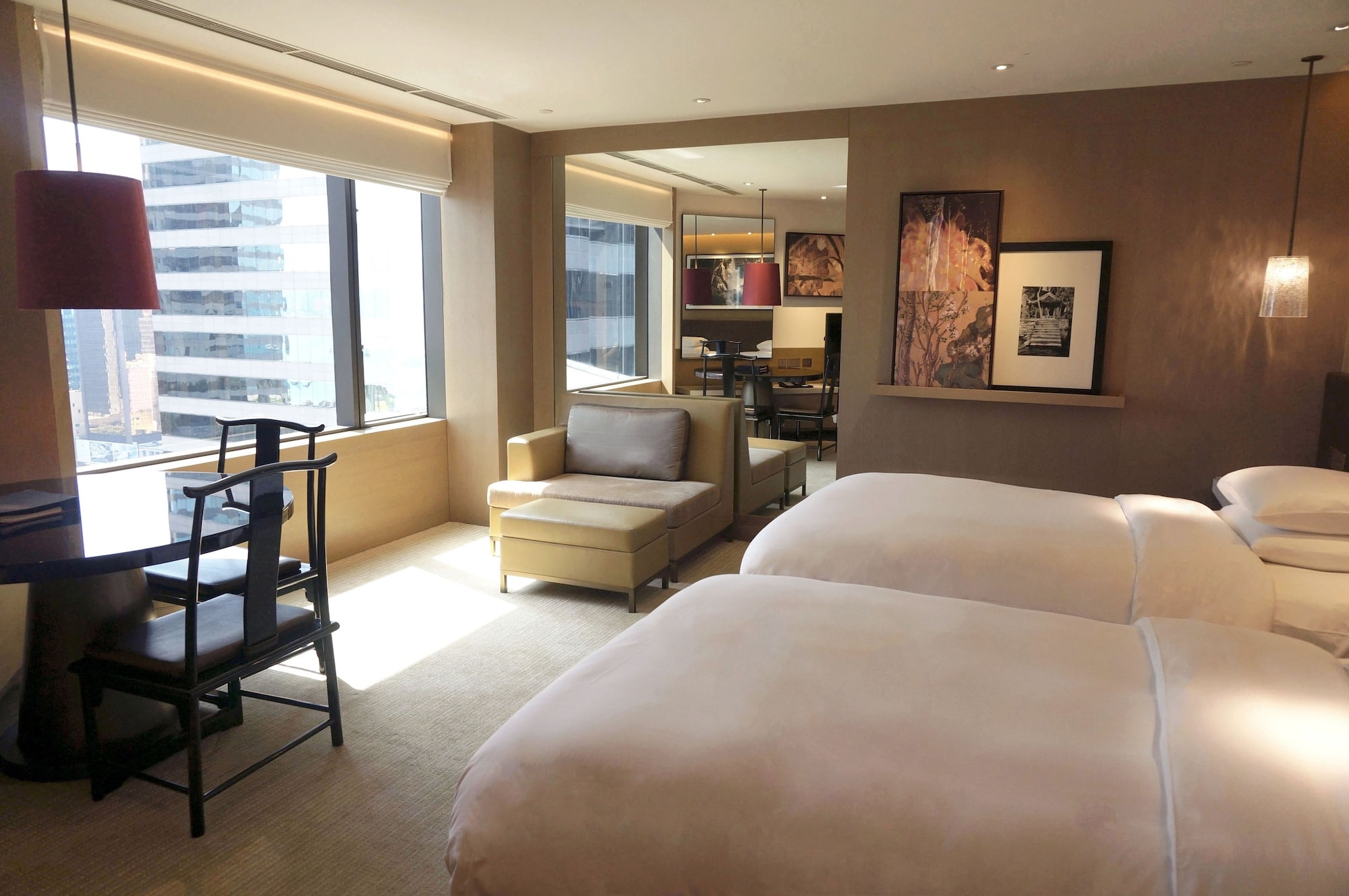CLUB, TWIN BEDS
