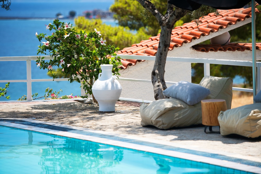 Akra Morea Hotel and Residences 46/48