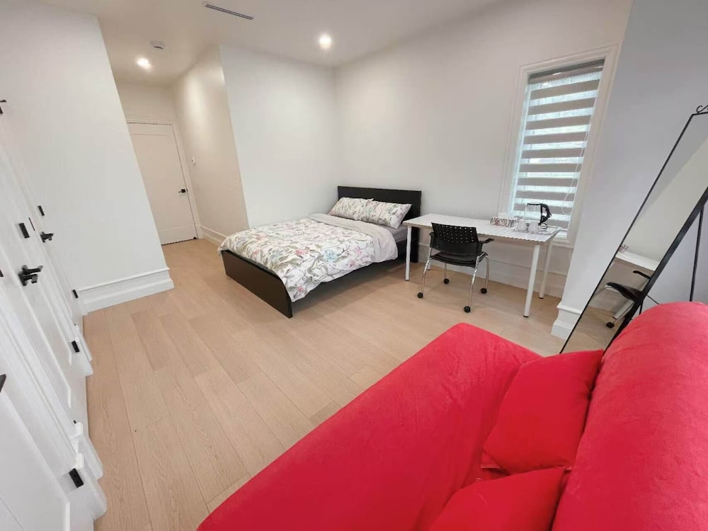 Vancouver-Beijing Bed and Breakfast 7/16