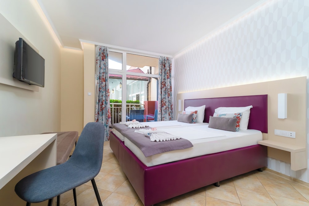 Promo, Twin Beds
