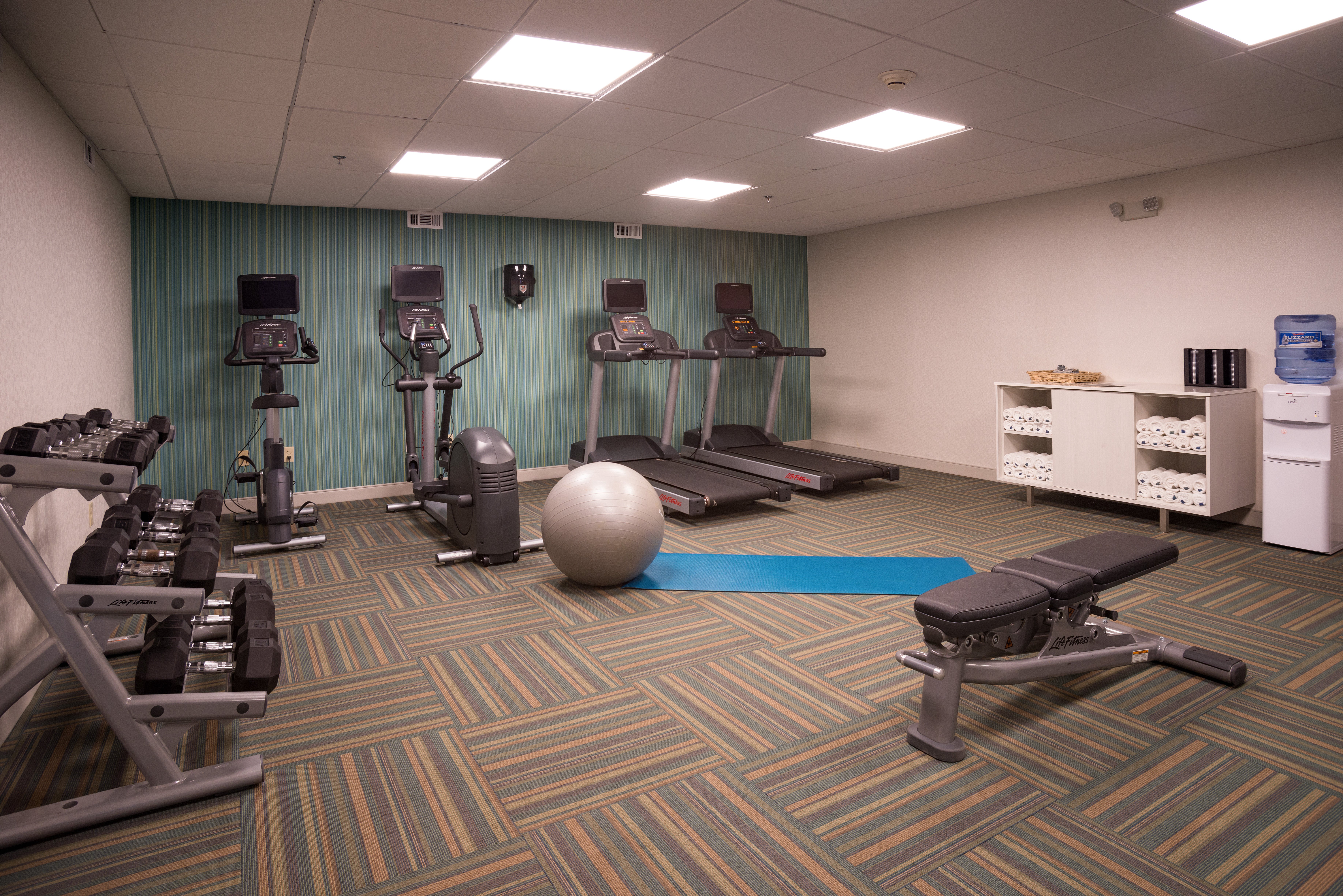 Holiday Inn Express Branford-New Haven 38/59