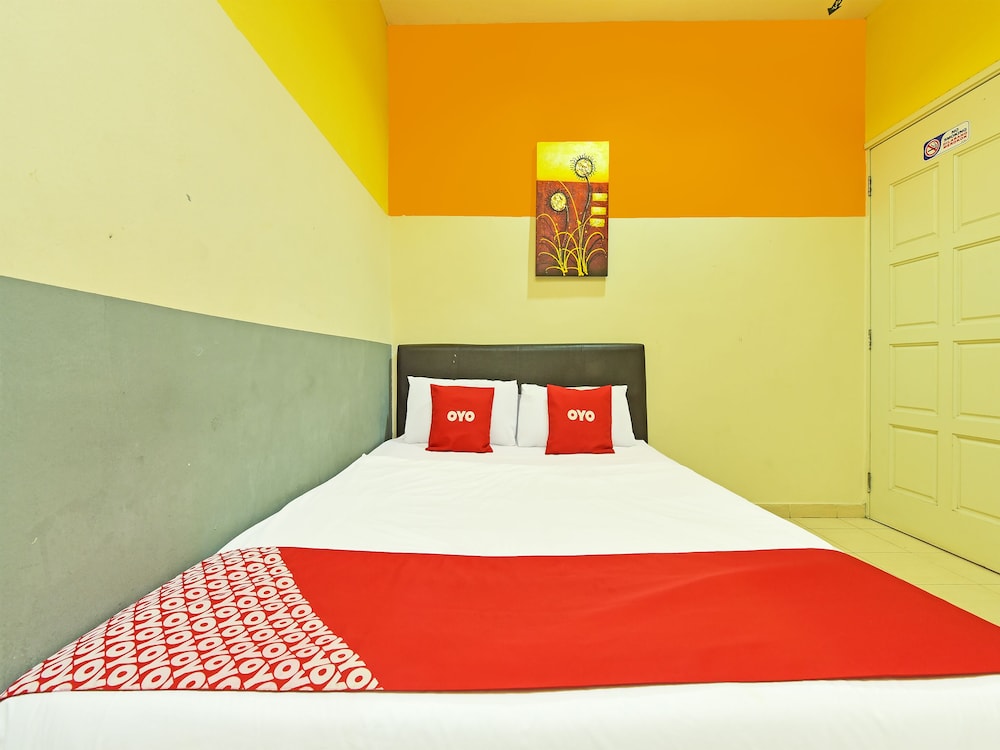 OYO 43933 Ferringhi Stay Iinn 18/57
