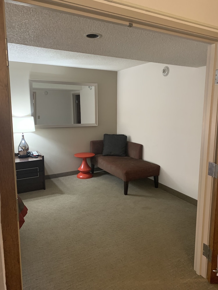 Ramada by Wyndham Marquette 42/59
