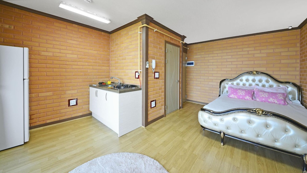 Yeosu Hwangto Pension 30/50