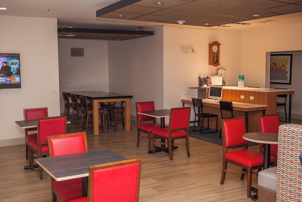 Holiday Inn Express and Suites Logan an IHG Hotel 55/71