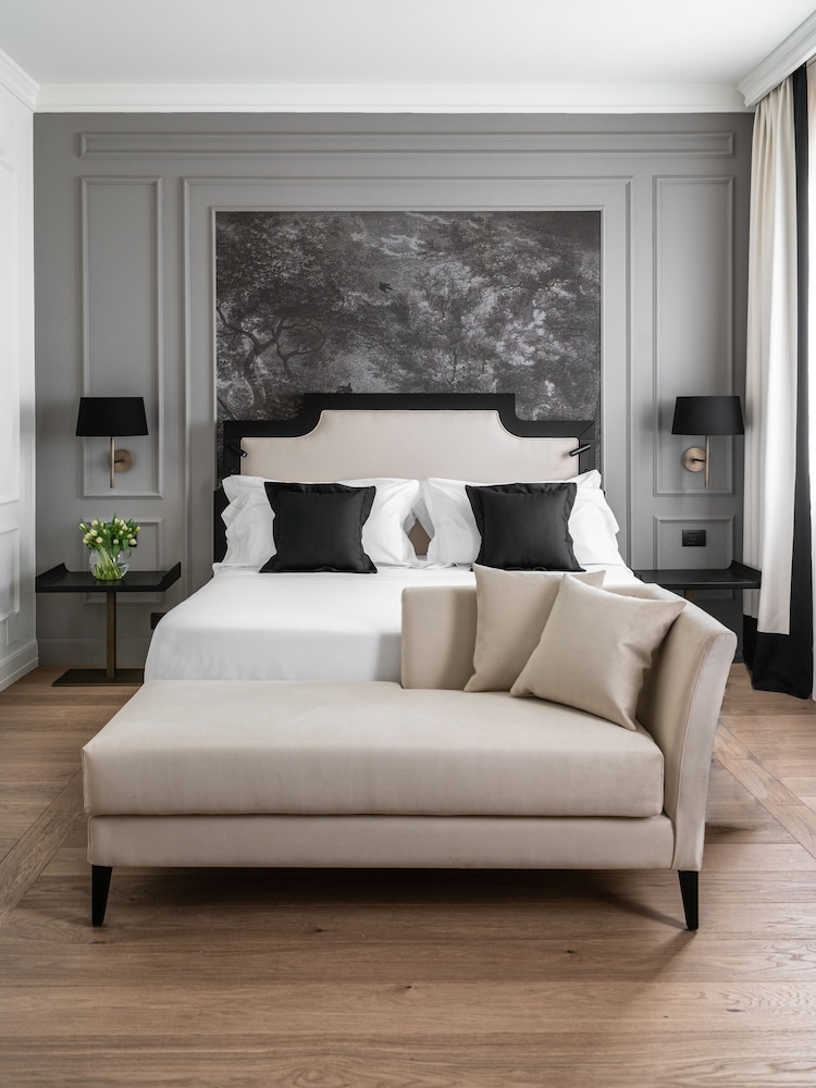 Deluxe, King Bed, Valley View