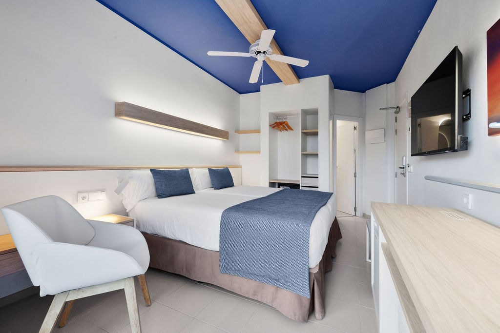 ROOM, DOUBLE BED, POOL VIEW, BALCONY