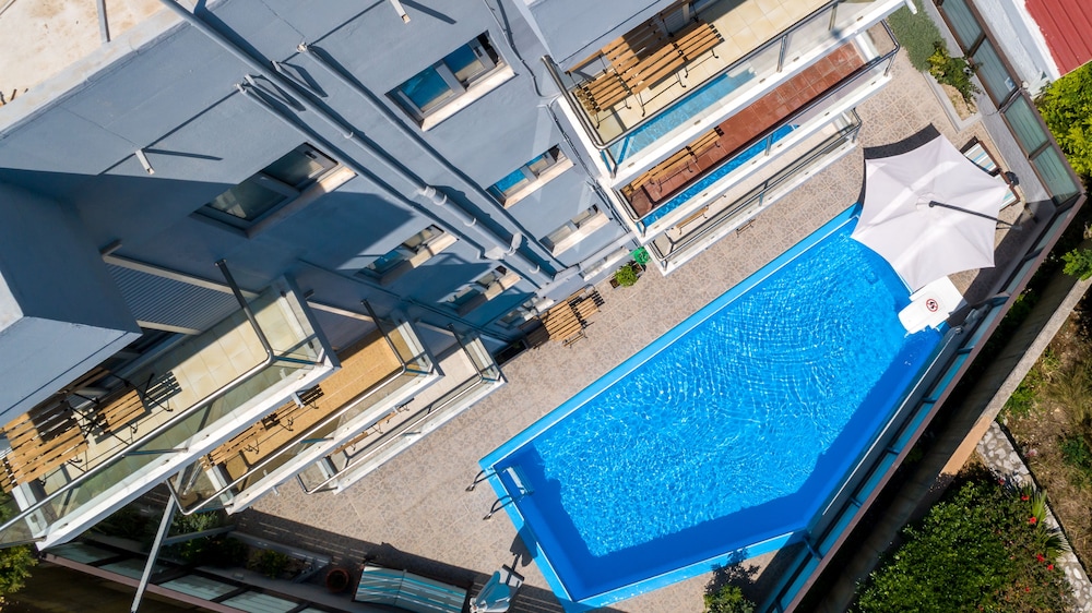 7 Palms Hotel Apartments 25/49
