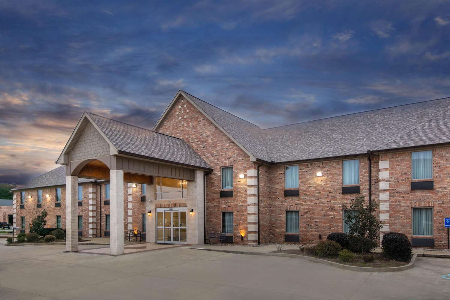 Days Inn And Suites By Wyndham Florence Jackson Area 2/50
