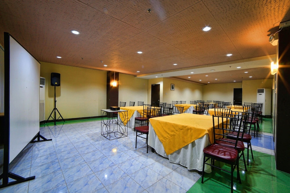 Ninong's Hotel 3/41