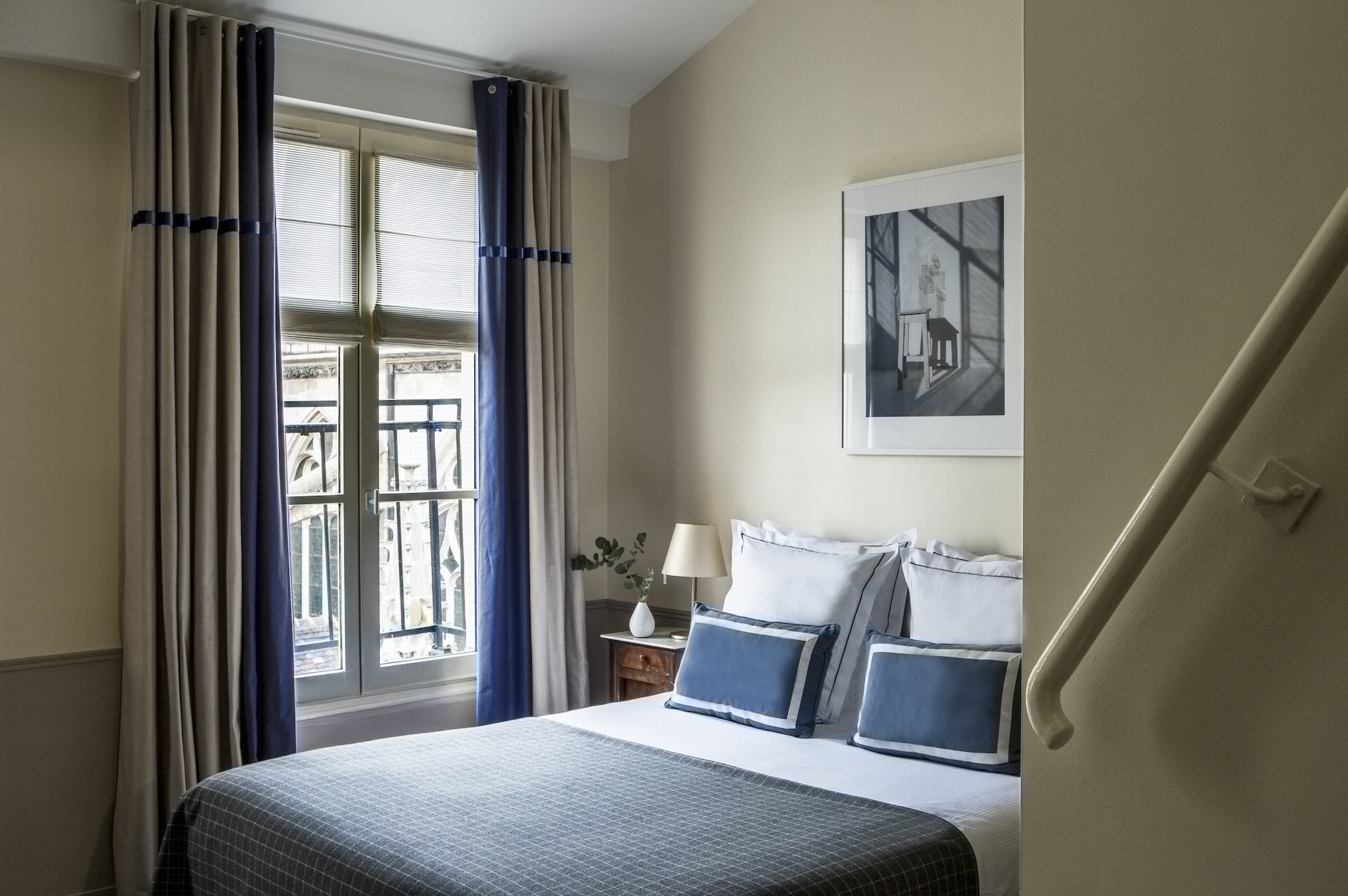 DUPLEX, DOUBLE BED