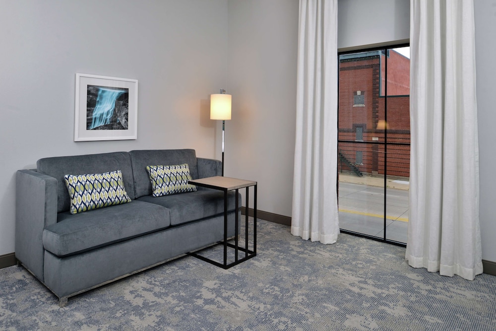 Hampton Inn Cedar Falls Downtown Ia 48/65