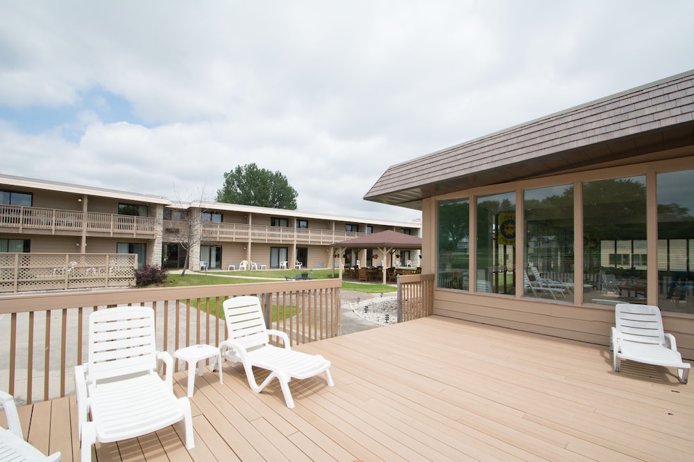 Fairway Inn and Suites Mishicot - Wi 5/50