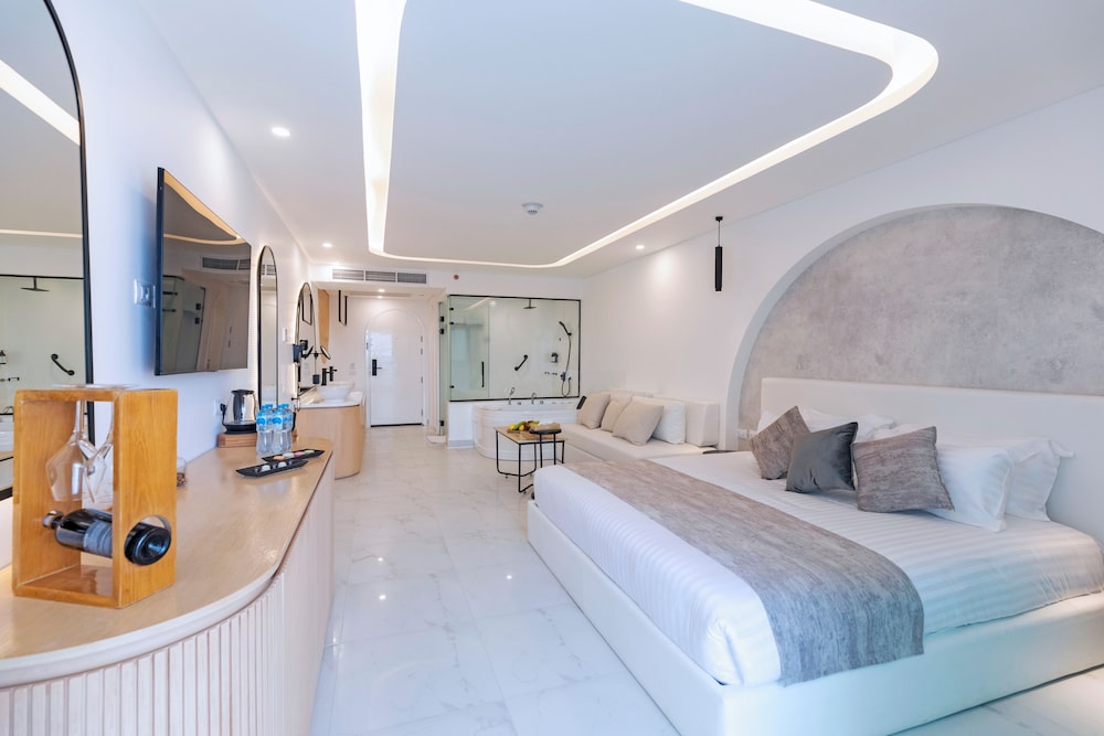 DELUXE JACUZZI ROOM
