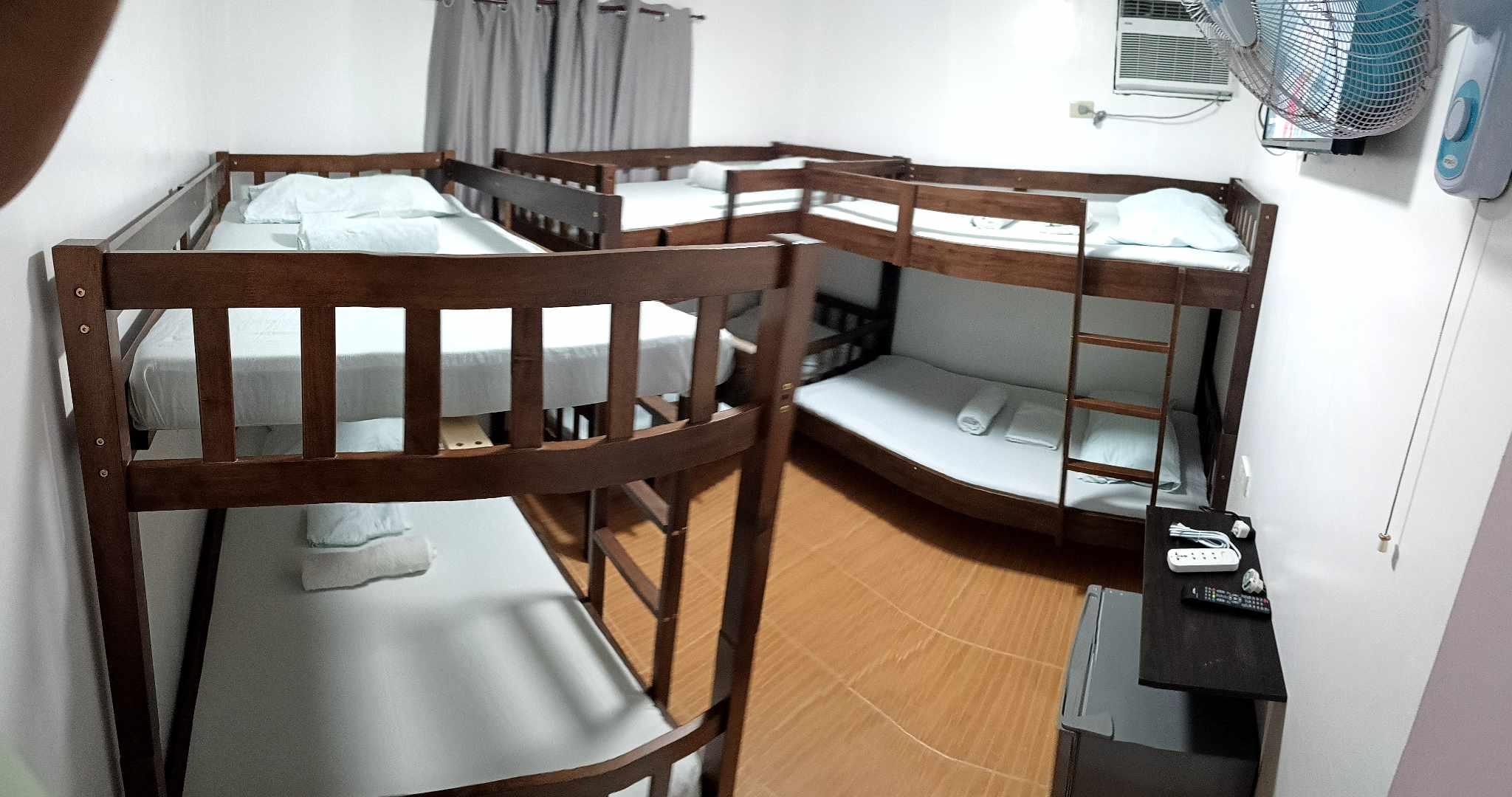 غرفة عائلية بأسرّة بطابقين