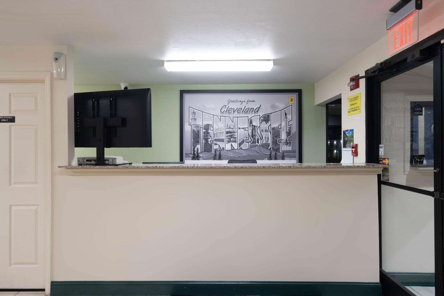 Super 8 by Wyndham Cleveland TN 11/36