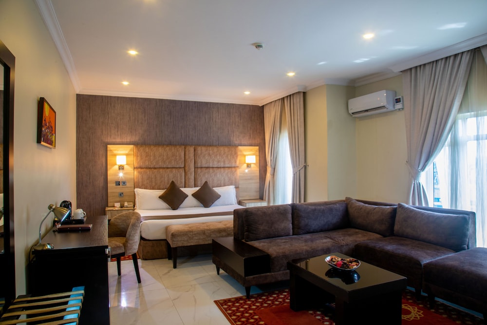Amber Residence 25/50