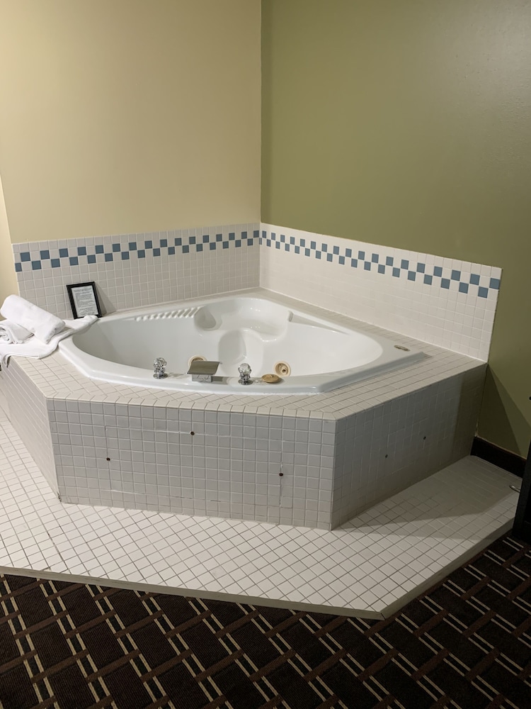 Super 8 by Wyndham Watertown WI 20/49