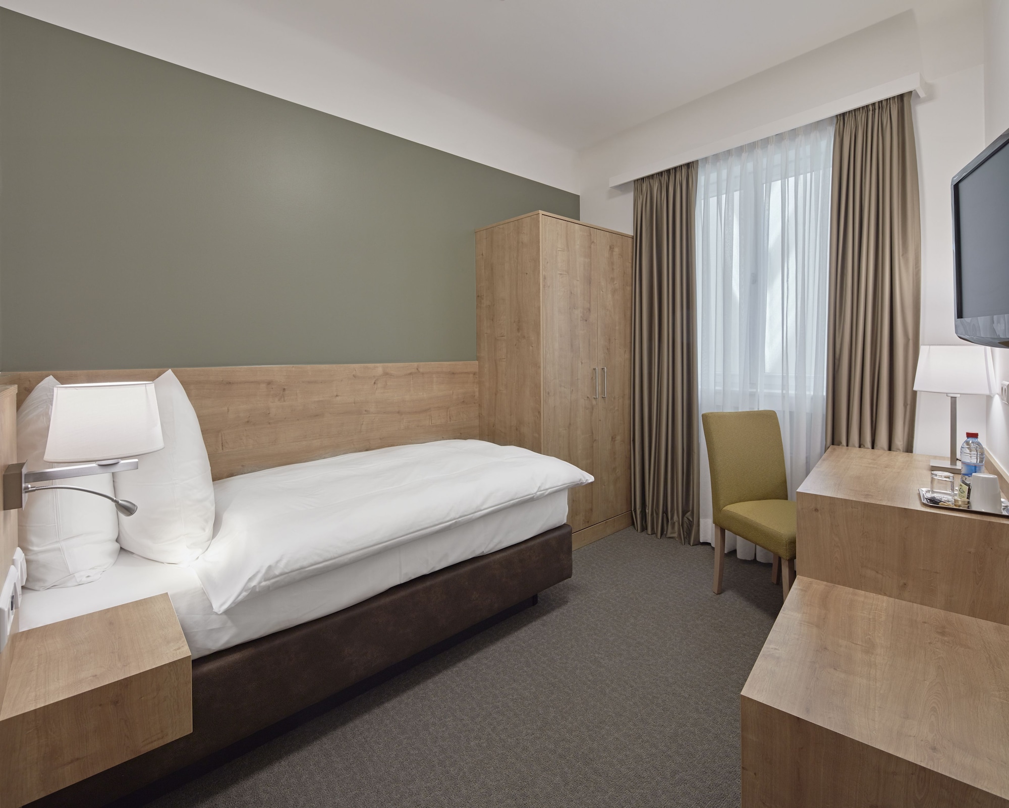 2 BEDROOMS, COMFORT, TRIPLE