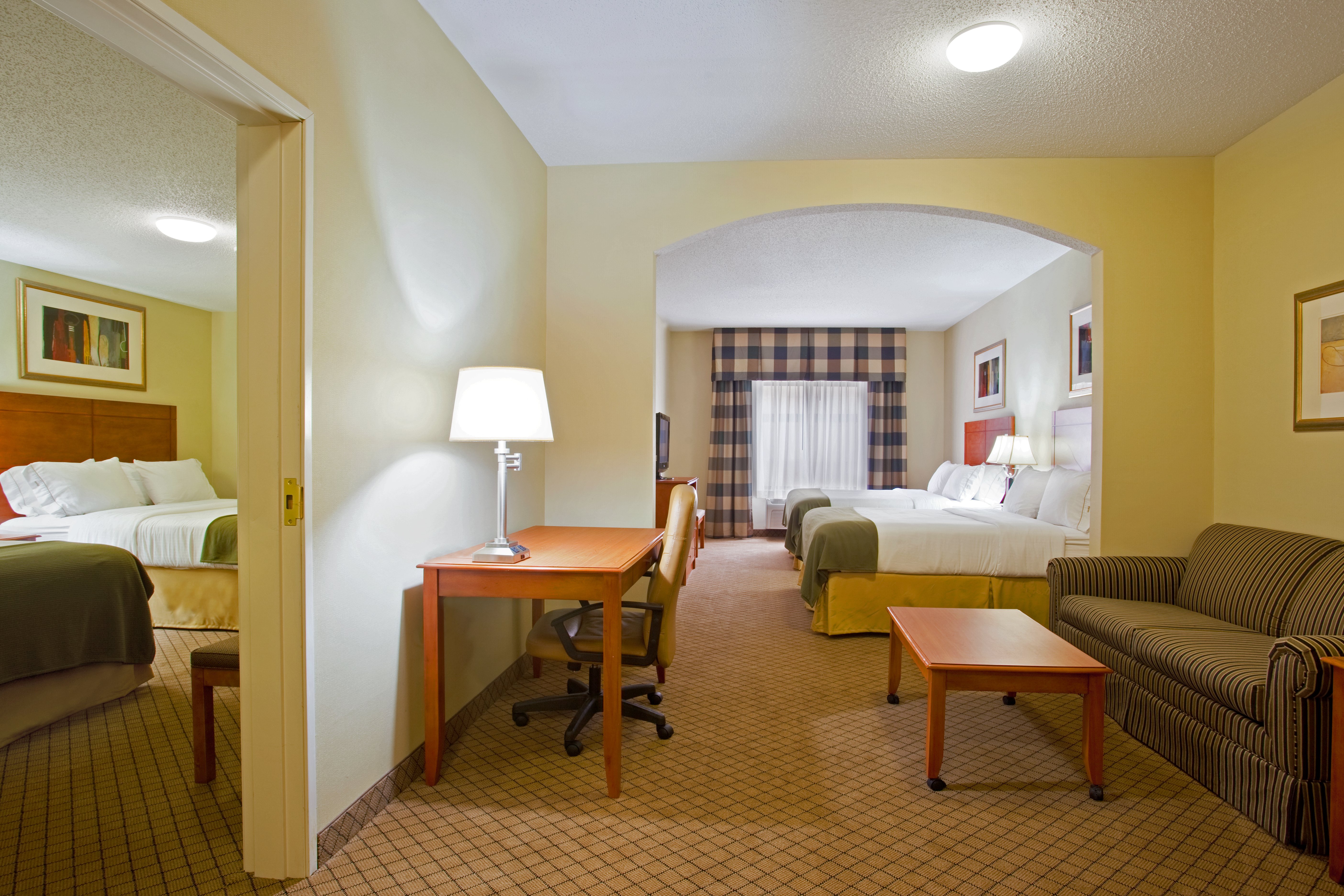 Holiday Inn Express Hotel Suites Goshen 52/75