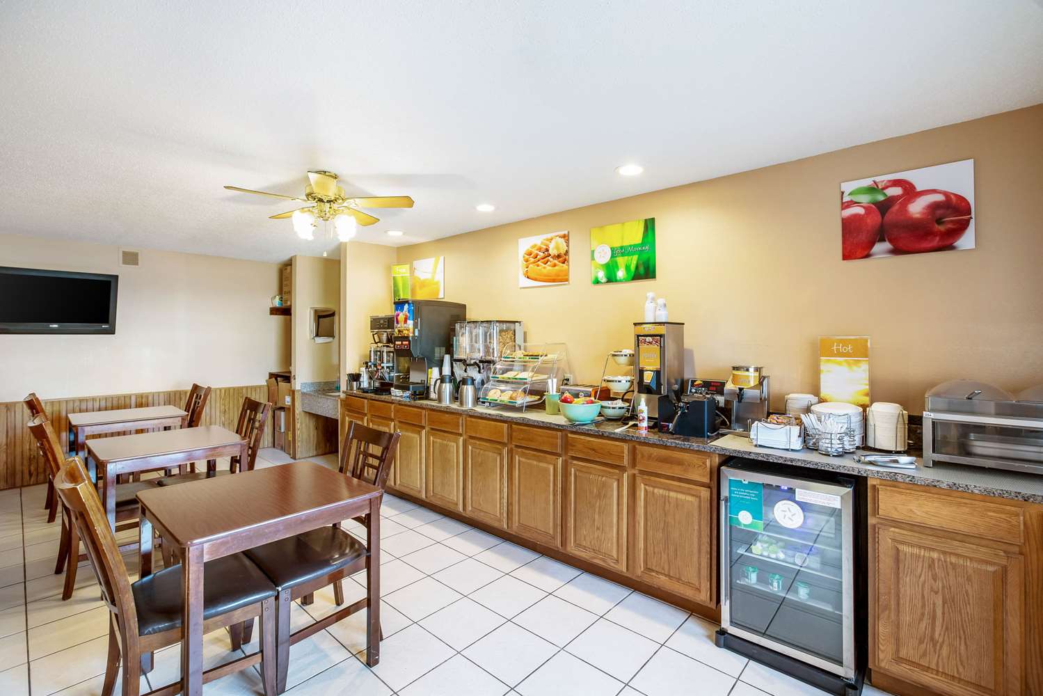Quality Inn Storm Lake 24/28